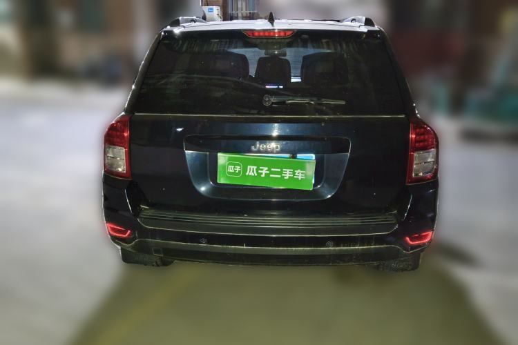 Used Jeep Compass 2011 2.4L four-wheel-drive sport version Rear