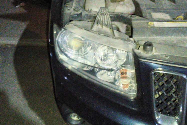 Used Jeep Compass 2011 2.4L four-wheel-drive sport version Right Front Headlight