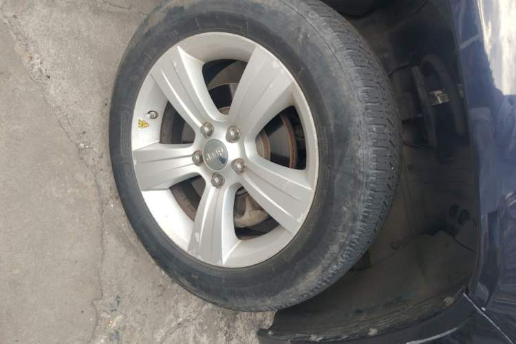 Used Jeep Compass 2011 2.4L four-wheel-drive sport version Right Front Wheel Hub