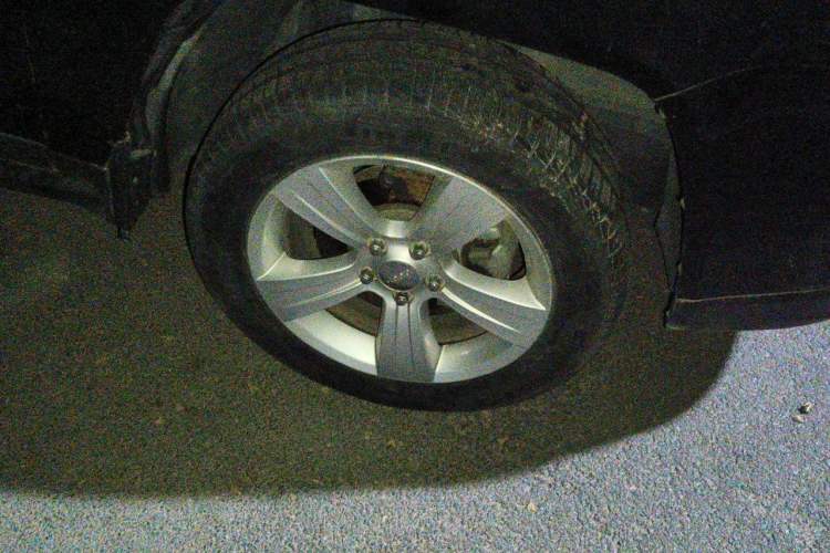 Used Jeep Compass 2011 2.4L four-wheel-drive sport version Right Front Wheel Hub
