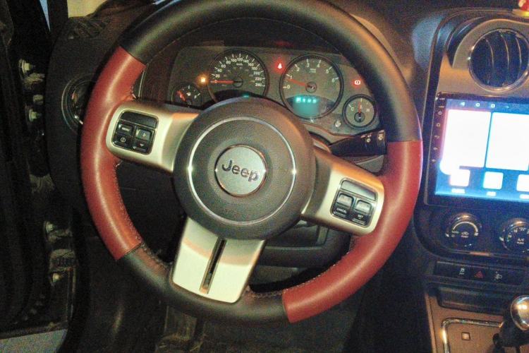 Used Jeep Compass 2011 2.4L four-wheel-drive sport version Steering Wheel