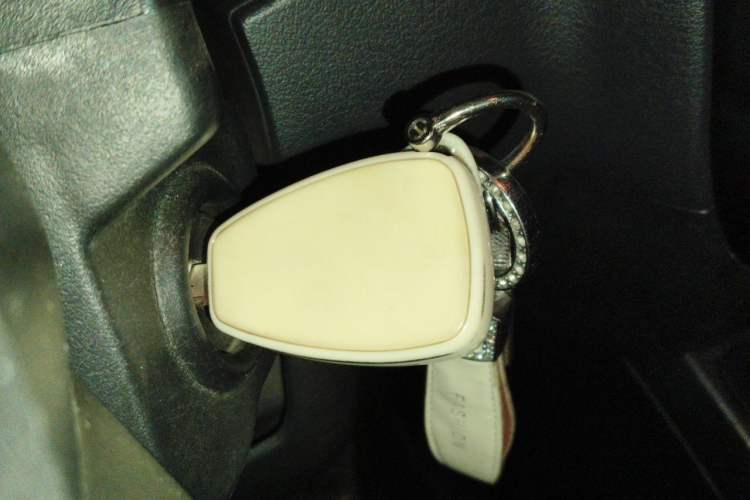 Used Jeep Compass 2011 2.4L four-wheel-drive sport version Vehicle Key