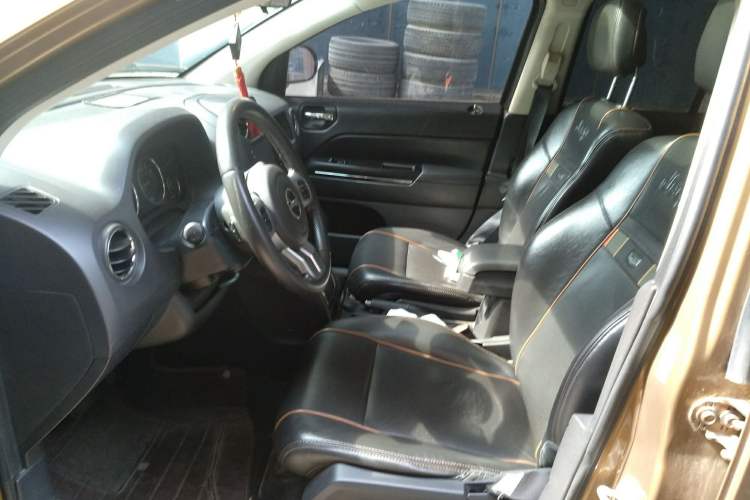 Used Jeep Compass 2011 2.4L 4WD 70th Anniversary Limited Edition Driver Seat