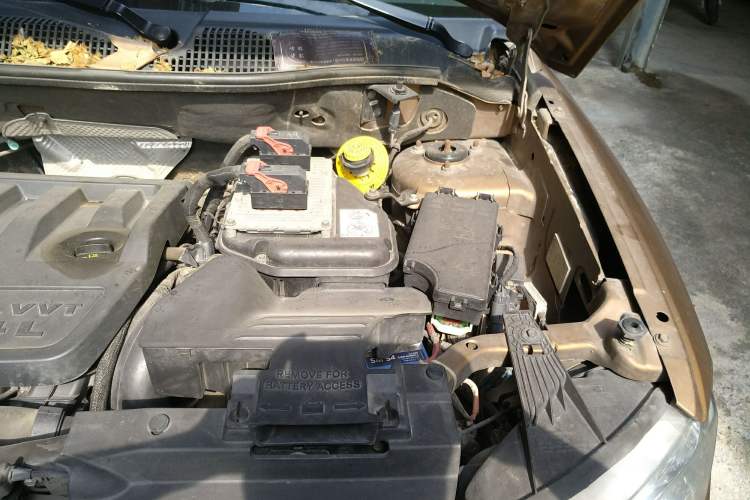 Used Jeep Compass 2011 2.4L 4WD 70th Anniversary Limited Edition Engine Bay Left
