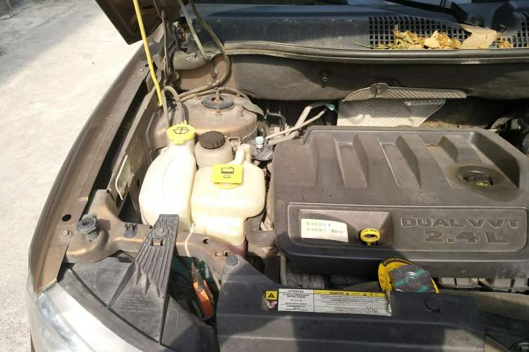 Used Jeep Compass 2011 2.4L 4WD 70th Anniversary Limited Edition Engine Bay Right