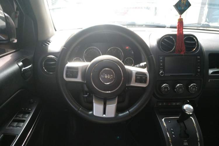 Used Jeep Compass 2011 2.4L 4WD 70th Anniversary Limited Edition Steering Wheel
