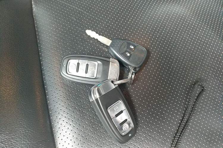 Used Jeep Compass 2011 2.4L 4WD 70th Anniversary Limited Edition Vehicle Key