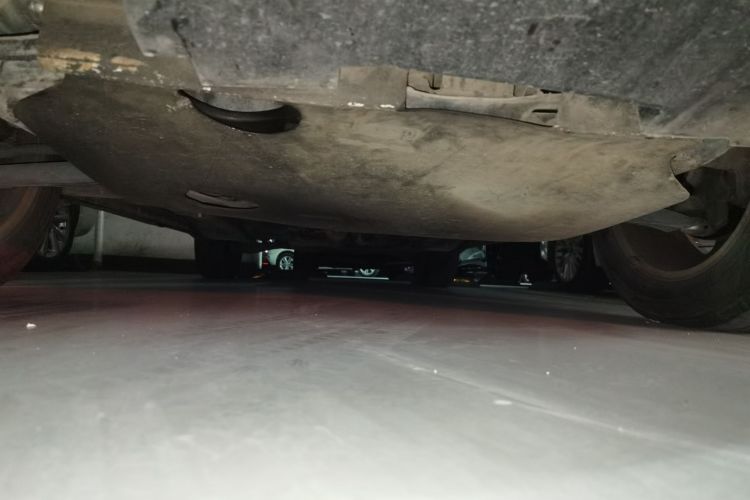 Used Jeep Compass 2011 2.0L two-wheel drive sport version Chassis Front