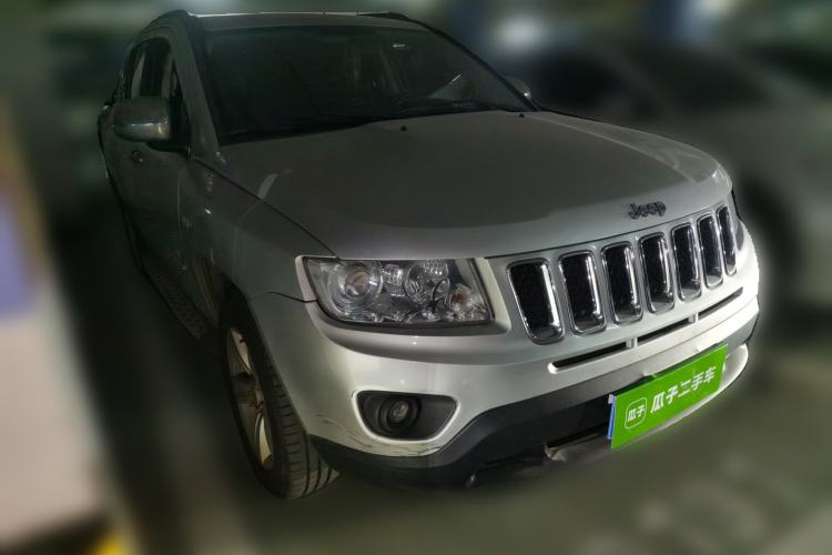 Used Jeep Compass 2011 2.0L two-wheel drive sport version Front Right 45 Deg