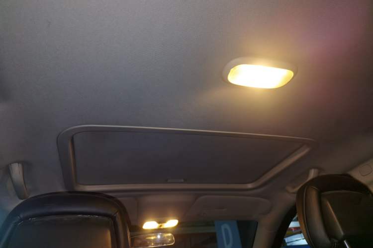 Used Jeep Compass 2011 2.0L two-wheel drive sport version Headliner