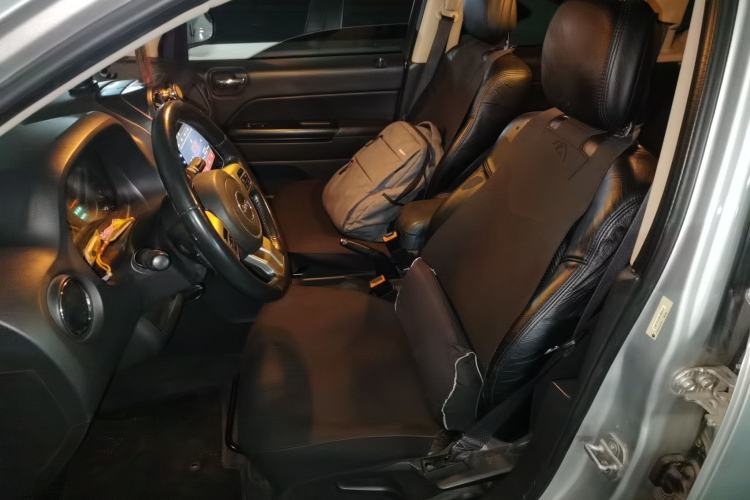 Used Jeep Compass 2011 2.0L two-wheel drive sport version Left Front Seat