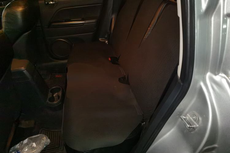 Used Jeep Compass 2011 2.0L two-wheel drive sport version Left Rear Seat