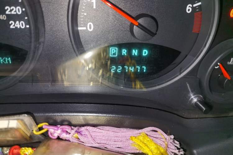 Used Jeep Compass 2011 2.0L two-wheel drive sport version Odometer Close Up