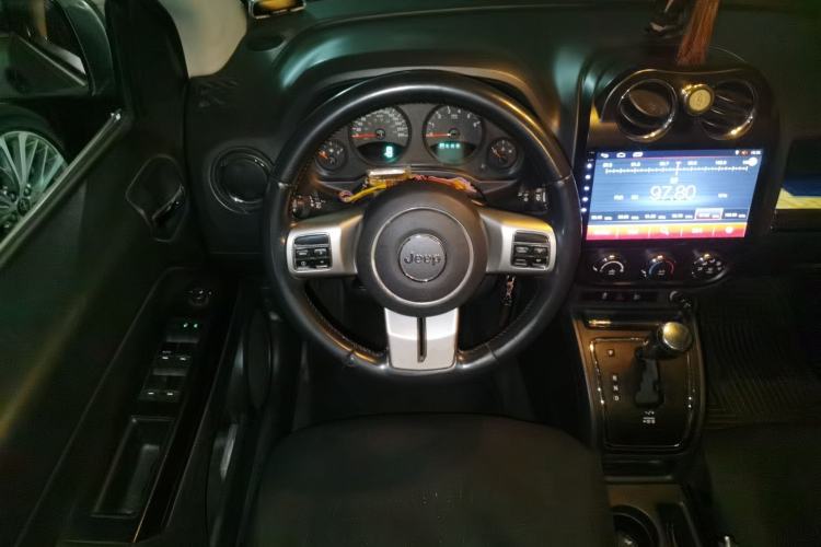 Used Jeep Compass 2011 2.0L two-wheel drive sport version Steering Wheel