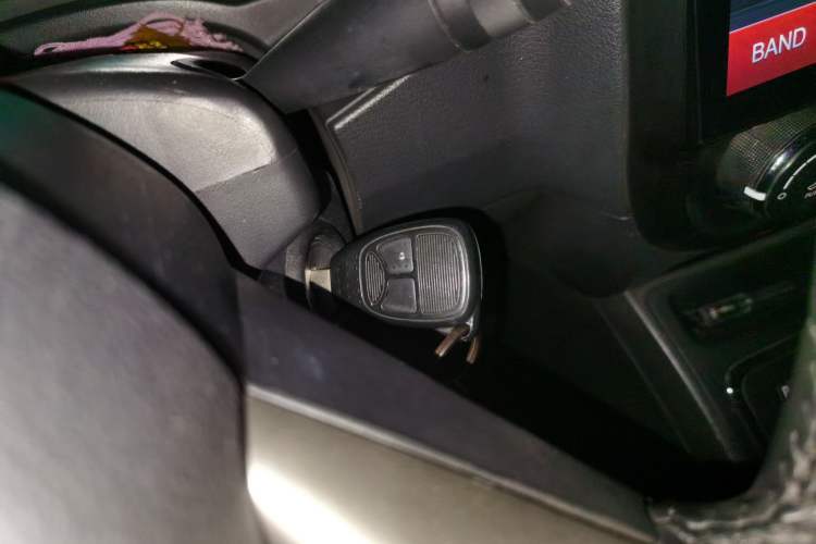 Used Jeep Compass 2011 2.0L two-wheel drive sport version Vehicle Key