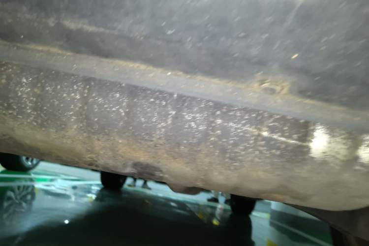 Used Jeep Compass 2011 2.4L four-wheel drive Comfort version Chassis Rear