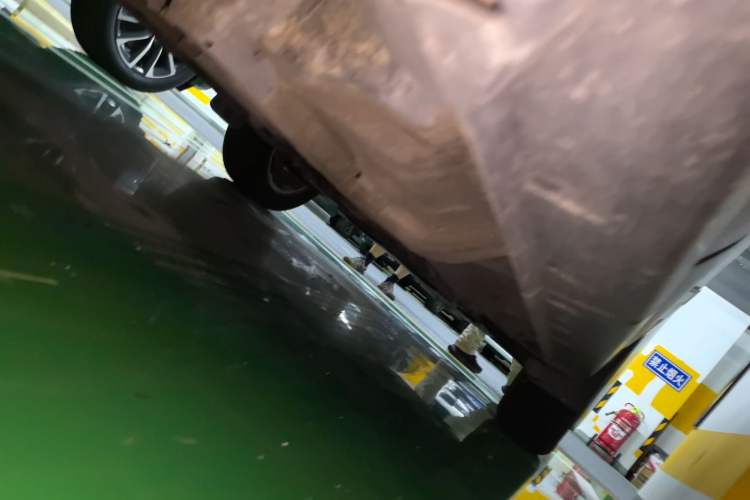Used Jeep Compass 2011 2.4L four-wheel drive Comfort version Chassis Rear Right