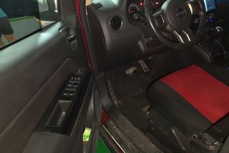 Used Jeep Compass 2011 2.4L four-wheel drive Comfort version Driver Seat
