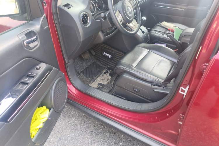 Used Jeep Compass 2011 2.4L four-wheel drive luxury version Driver Seat