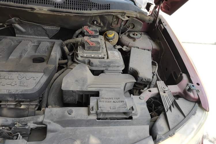 Used Jeep Compass 2011 2.4L four-wheel-drive sport version Engine Bay Left
