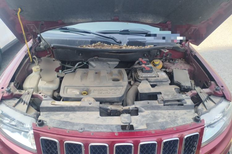 Used Jeep Compass 2011 2.4L four-wheel drive luxury version Engine Bay
