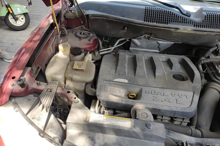 Used Jeep Compass 2011 2.4L four-wheel-drive sport version Engine Bay Right