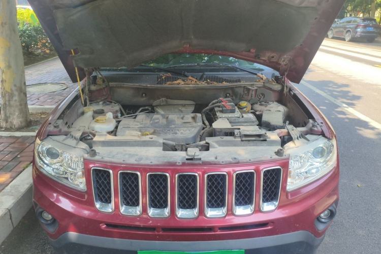 Used Jeep Compass 2011 2.4L four-wheel-drive sport version Engine Bay
