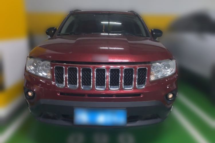 Used Jeep Compass 2011 2.4L four-wheel drive Comfort version Front
