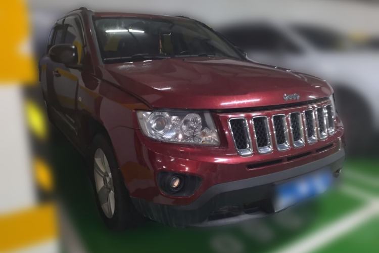 Used Jeep Compass 2011 2.4L four-wheel drive Comfort version Front Right 45 Deg