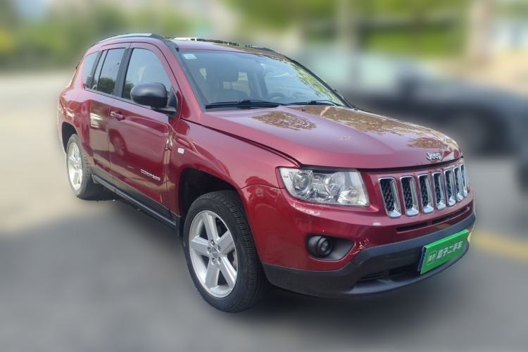 Used Jeep Compass 2011 2.4L four-wheel drive luxury version Front Right 45 Deg
