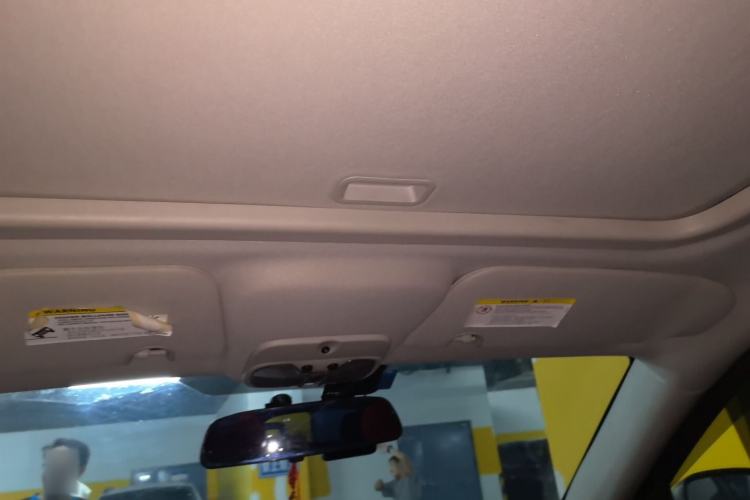 Used Jeep Compass 2011 2.4L four-wheel drive Comfort version Headliner