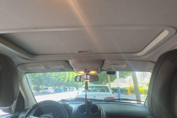 Used Jeep Compass 2011 2.4L four-wheel-drive sport version Headliner