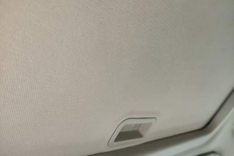 Used Jeep Compass 2011 2.4L four-wheel-drive sport version Headliner