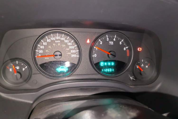 Used Jeep Compass 2011 2.4L four-wheel drive Comfort version Instrument Cluster