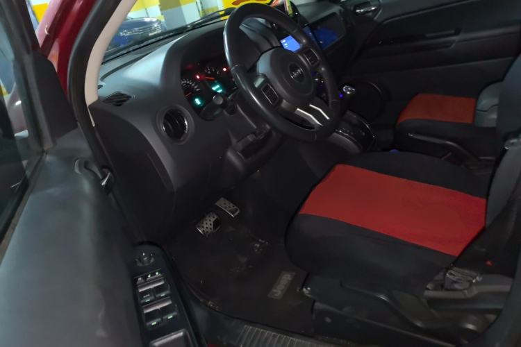 Used Jeep Compass 2011 2.4L four-wheel drive Comfort version Left Front Seat
