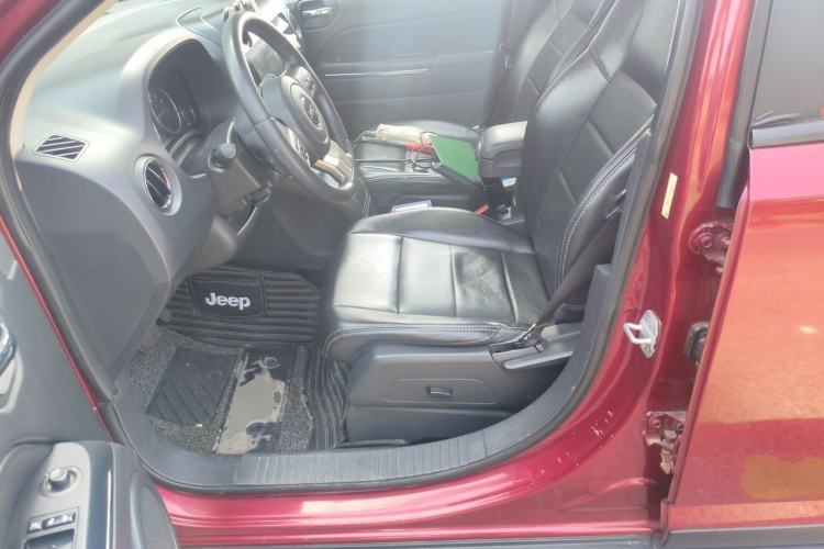 Used Jeep Compass 2011 2.4L four-wheel drive luxury version Left Front Seat