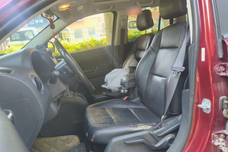 Used Jeep Compass 2011 2.4L four-wheel-drive sport version Left Front Seat