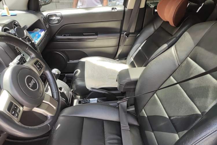 Used Jeep Compass 2011 2.4L four-wheel-drive sport version Left Front Seat