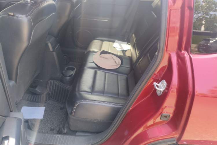 Used Jeep Compass 2011 2.4L four-wheel drive luxury version Left Rear Seat