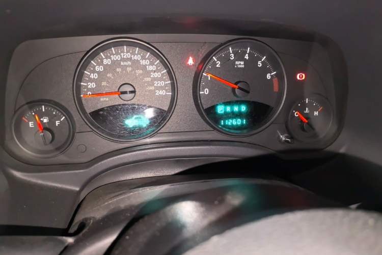 Used Jeep Compass 2011 2.4L four-wheel drive Comfort version Odometer Close Up