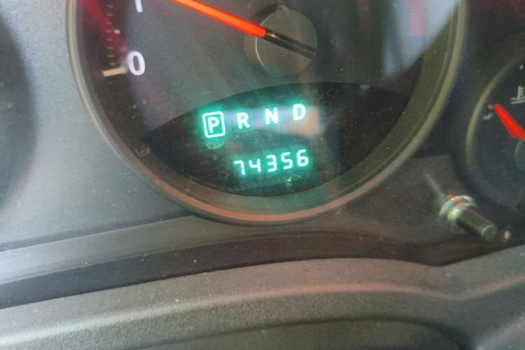 Used Jeep Compass 2011 2.4L four-wheel-drive sport version Odometer Close Up