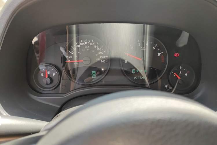 Used Jeep Compass 2011 2.4L four-wheel-drive sport version Odometer Close Up