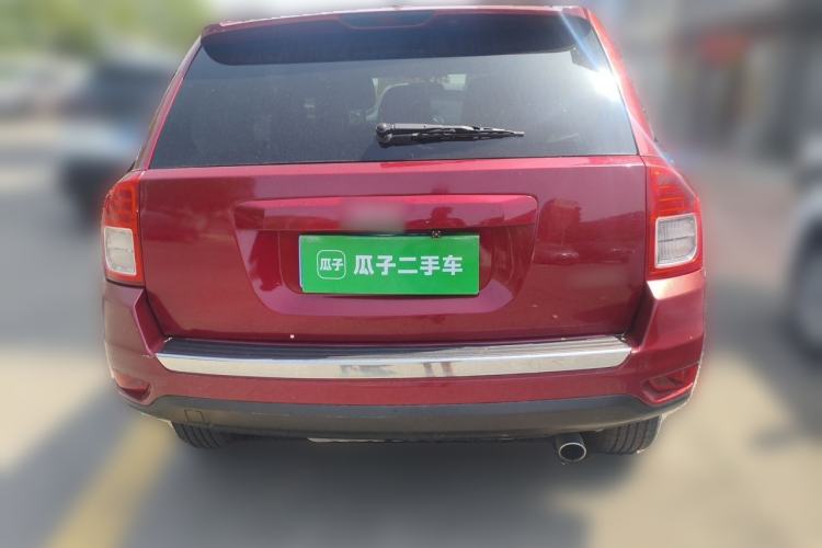 Used Jeep Compass 2011 2.4L four-wheel drive luxury version Rear