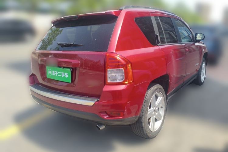 Used Jeep Compass 2011 2.4L four-wheel drive luxury version Rear Right 45 Deg