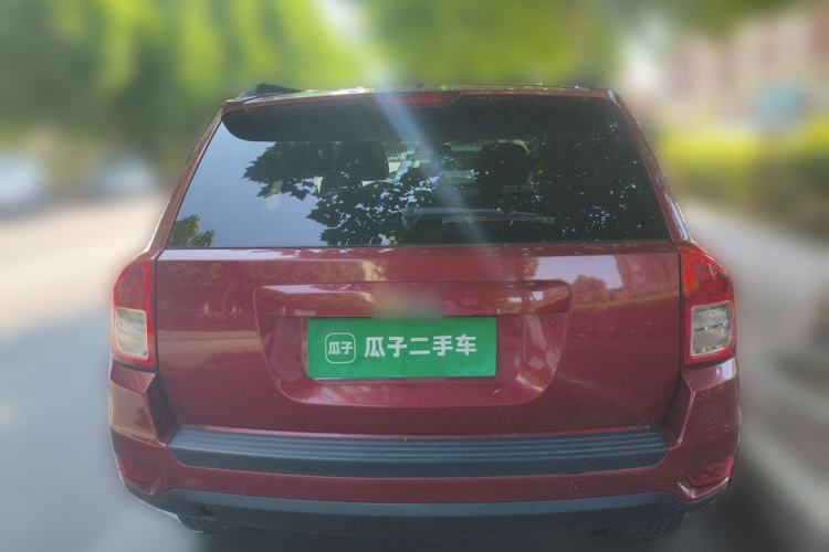 Used Jeep Compass 2011 2.4L four-wheel-drive sport version Rear