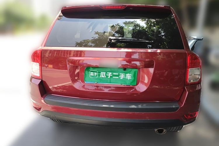 Used Jeep Compass 2011 2.4L four-wheel-drive sport version Rear