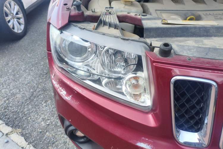 Used Jeep Compass 2011 2.4L four-wheel drive luxury version Right Front Headlight