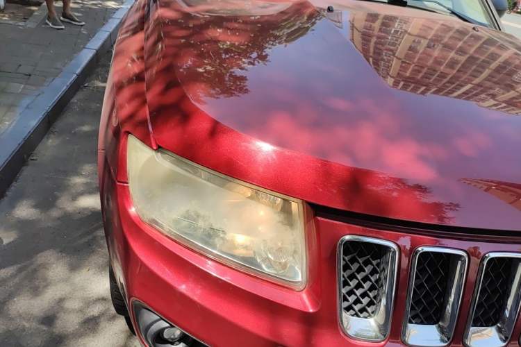 Used Jeep Compass 2011 2.4L four-wheel-drive sport version Right Front Headlight