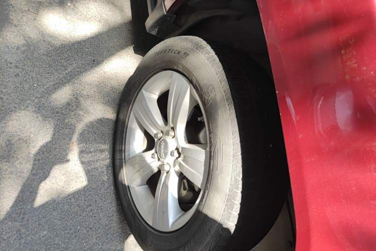 Used Jeep Compass 2011 2.4L four-wheel-drive sport version Right Front Wheel Hub