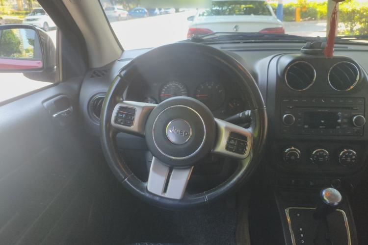 Used Jeep Compass 2011 2.4L four-wheel-drive sport version Steering Wheel